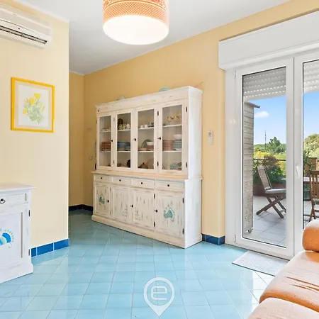 Pine & Sea Hideaway Apartment